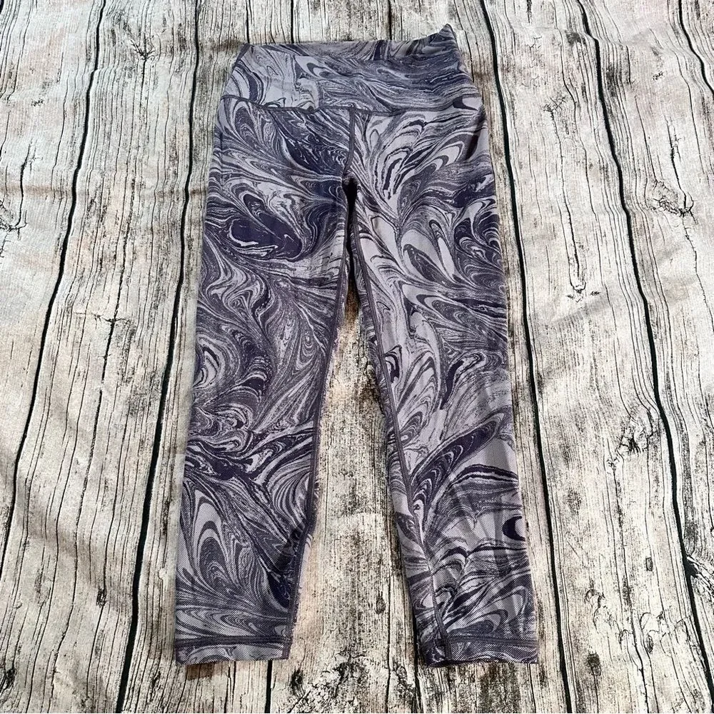 Athleta Transcend 7/8 Leggings in Purple Swirl Print Size Medium - Picture 1 of 5